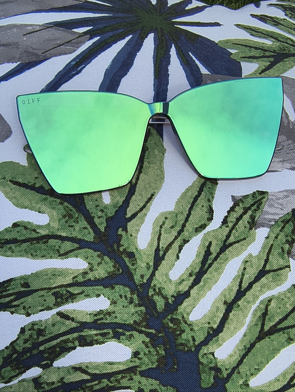 Diff Eyewear Goldie Oversized Frameless Cat Eye Sunglasses Blue Green Shades